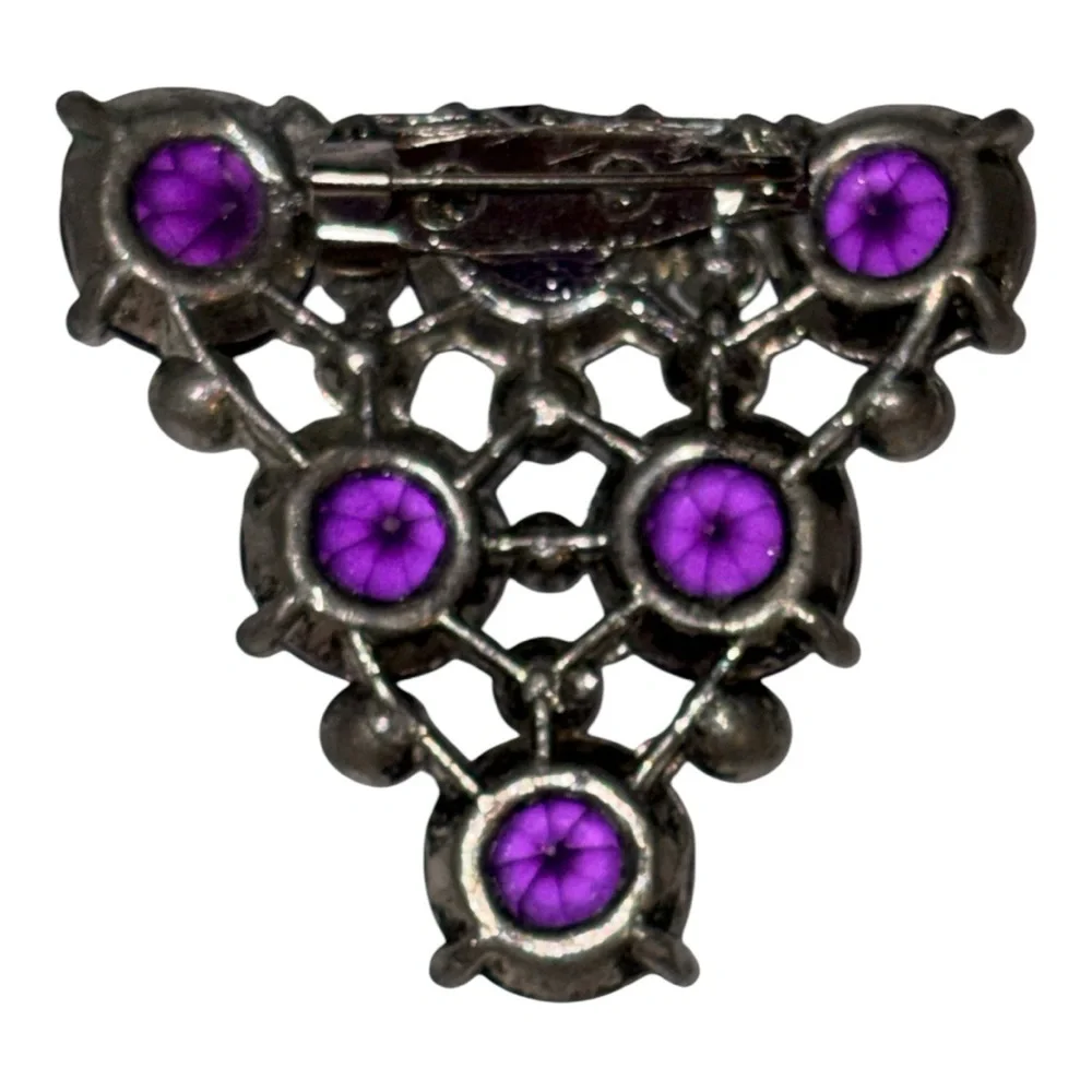Vintage purple cluster inverted triangle brooch. JB4